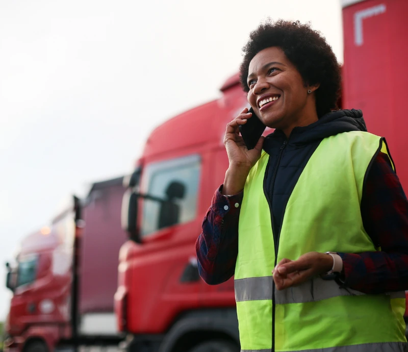 Mhudumu wa Wifa Cargo akipokea oda ya usafirishaji